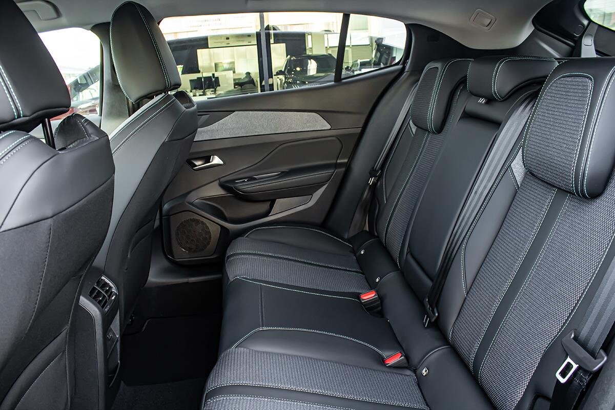 Peugeot 408 Liftback 1,2 l 105 kw