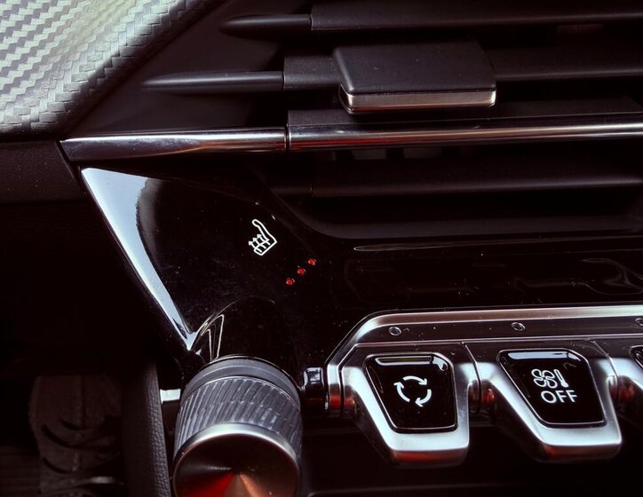 Peugeot 208 Hatchback 1,2 l 55 kw