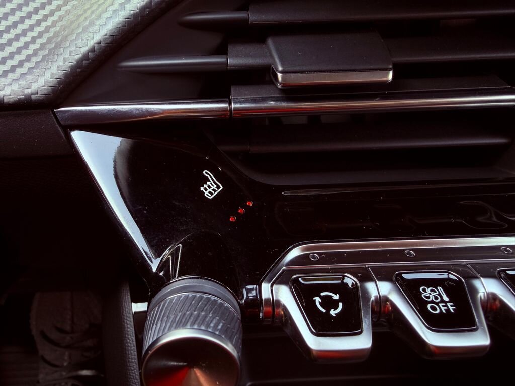 Peugeot 208 Hatchback 1,2 l 55 kw