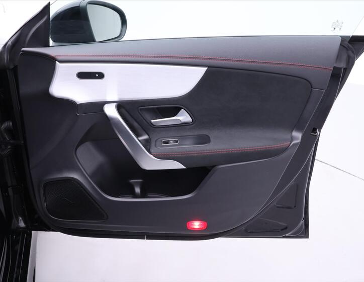 Mercedes-Benz CLA 12