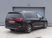Chrysler Pacifica 5