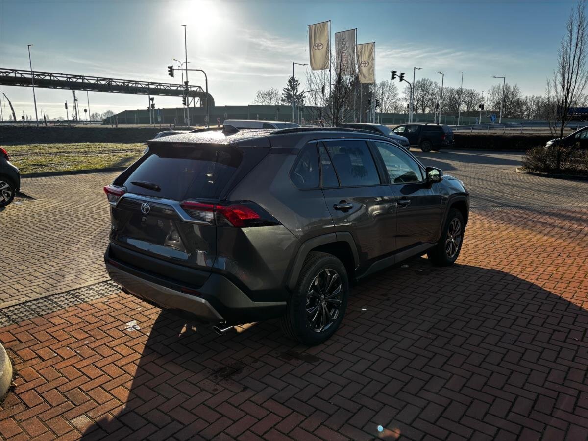 Toyota RAV4 SUV 2,5 l 131 kw