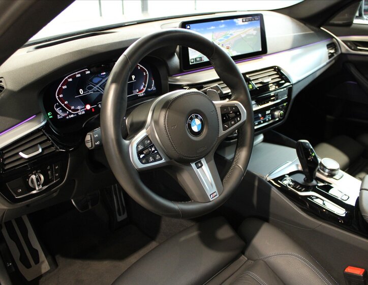 BMW Řada 5 Kombi 3,0 l 210 kw