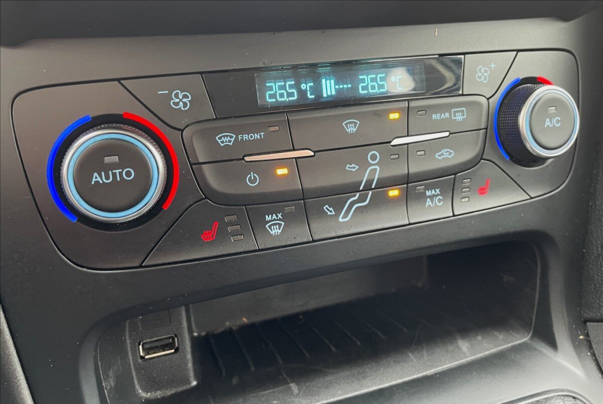 Ford Focus Kombi 999,0 92 kw