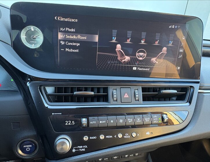 Lexus ES 300h Sedan / Limuzína 2,5 l 131 kw