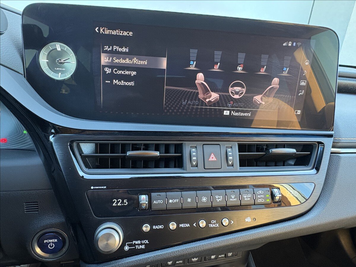 Lexus ES 300h Sedan / Limuzína 2,5 l 131 kw