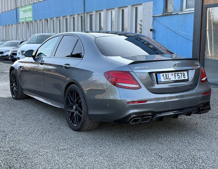 Mercedes-Benz Třídy E Sedan / Limuzína 4,0 l 420 kw