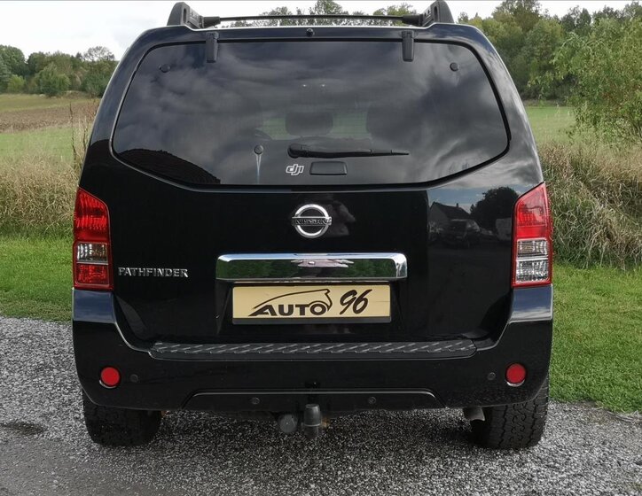 Nissan Pathfinder Kombi 2,5 l 140 kw