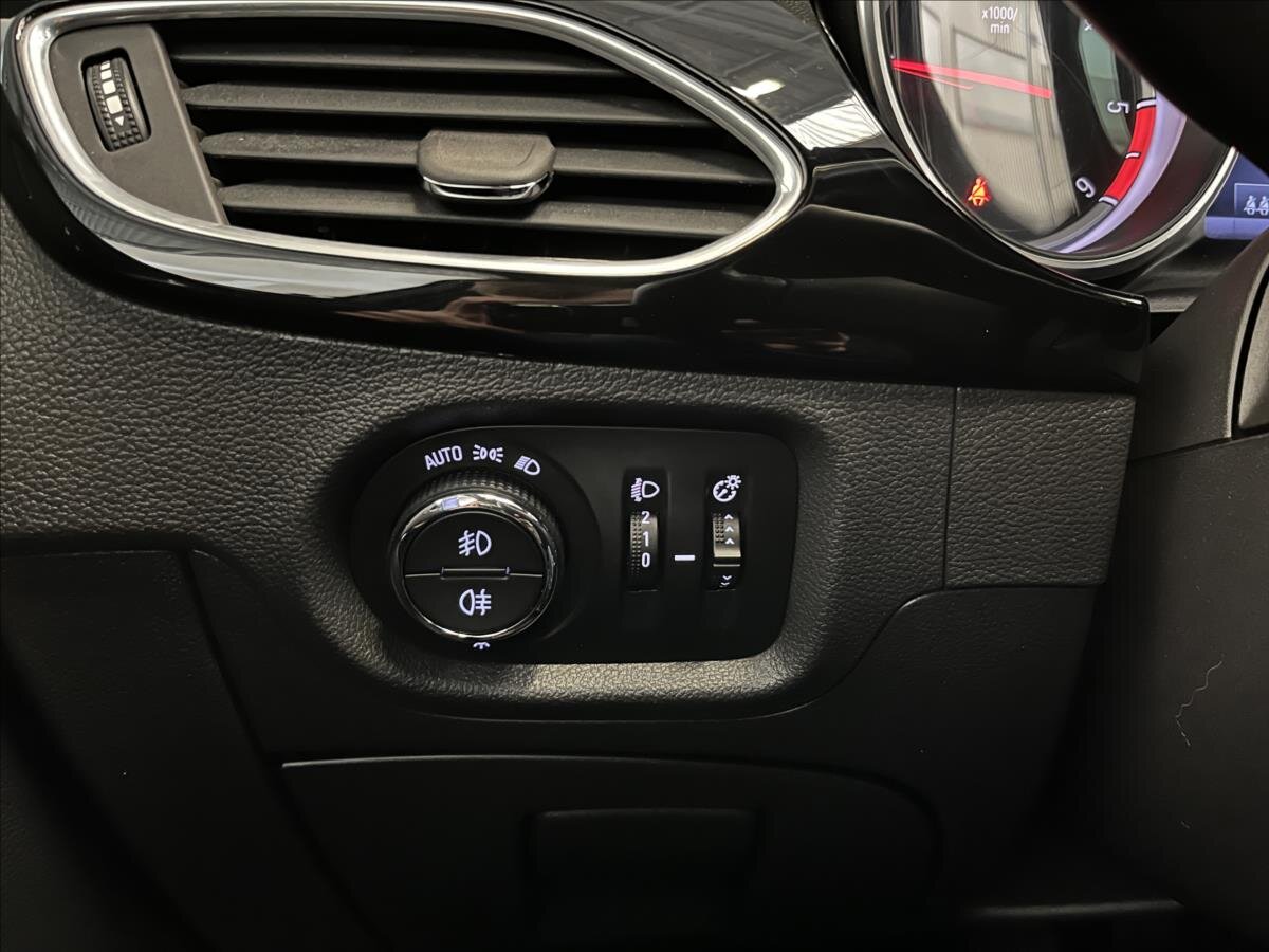 Opel Astra Hatchback 1,6 l 118 kw