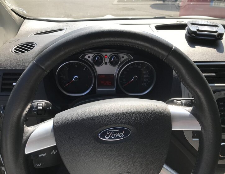 Ford Kuga SUV / Terénní 2,0 l 120 kw