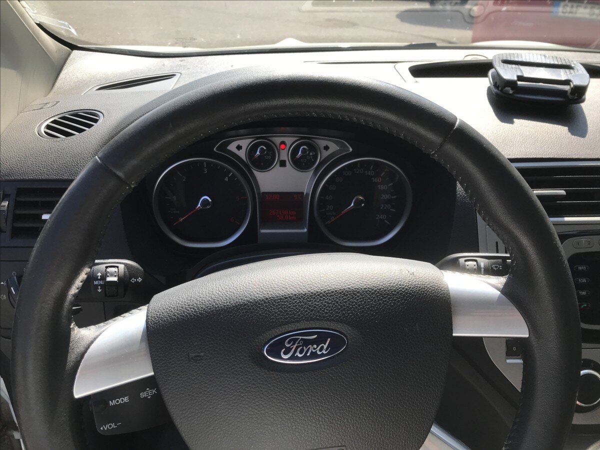 Ford Kuga SUV / Terénní 2,0 l 120 kw