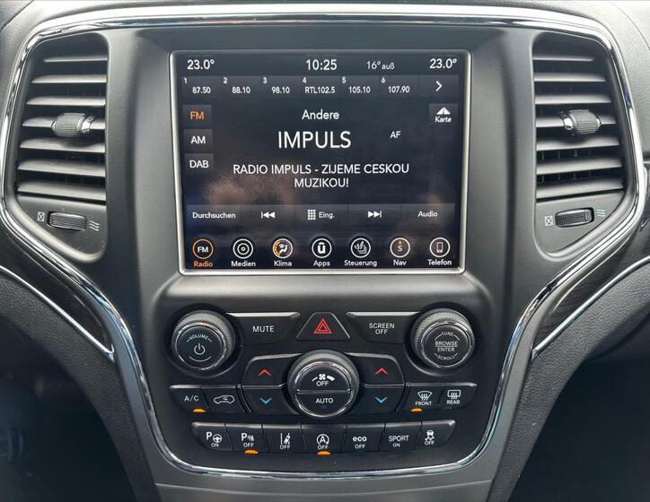 Jeep Grand Cherokee 8