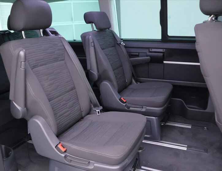 Volkswagen Multivan 15