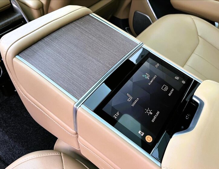 Land Rover Range Rover SUV 4,4 l 390 kw