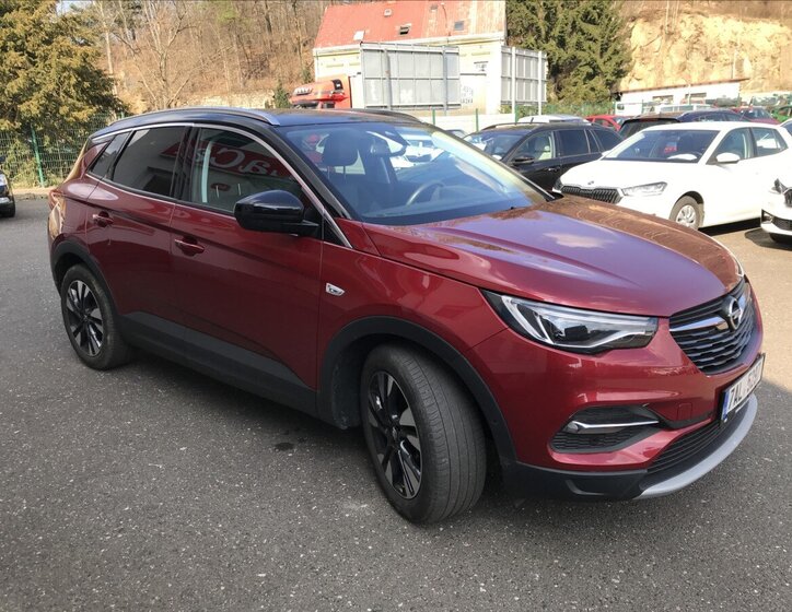 Opel Grandland X SUV / Terénní 1,2 l 96 kw