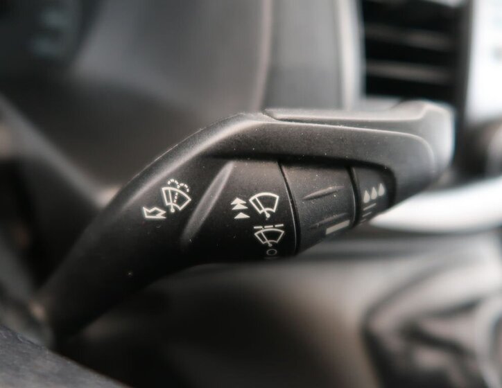 Ford Transit Custom Skříň 2,0 l 77 kw