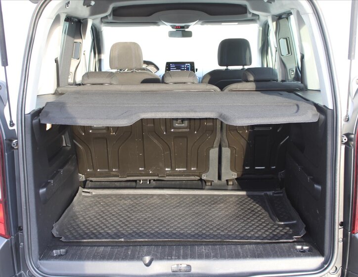 Peugeot Rifter MPV 1,5 l 96 kw