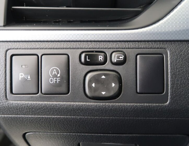 Toyota Avensis Kombi 2,0 l 105 kw