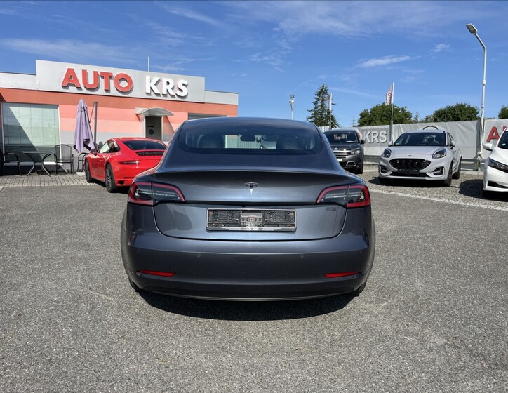 Tesla Model 3 7
