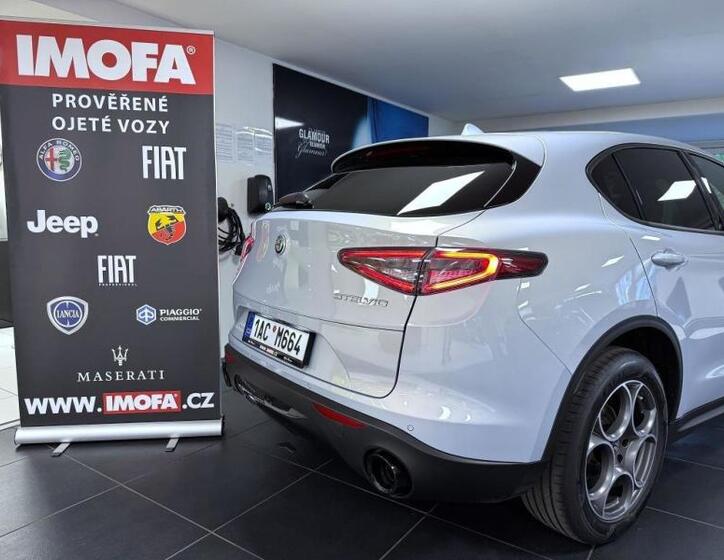 Alfa Romeo Stelvio 5