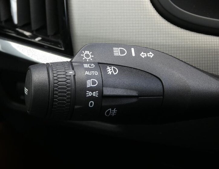 Volvo S90 Sedan / Limuzína 2,0 l 173 kw