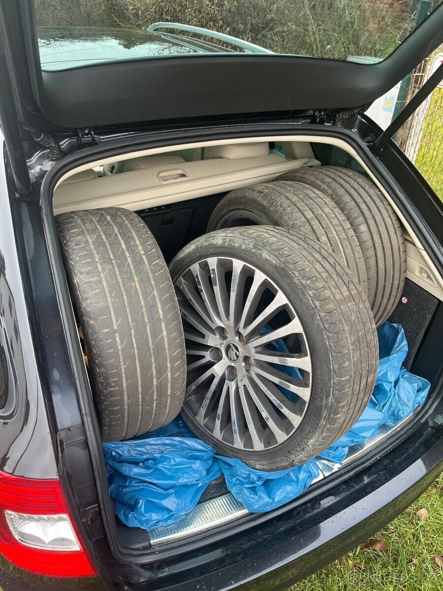 Škoda Superb Kombi 0,0 0