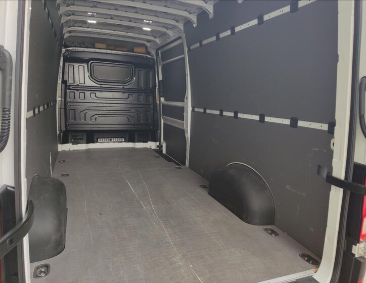 Volkswagen Crafter 28