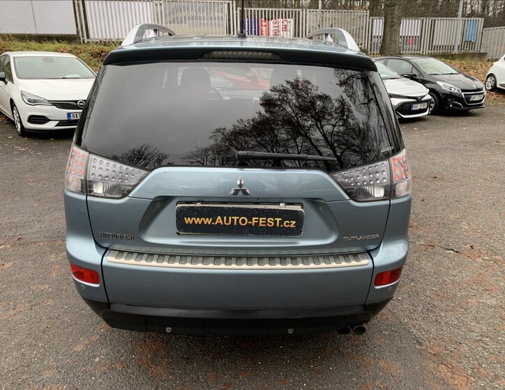 Mitsubishi Outlander 6