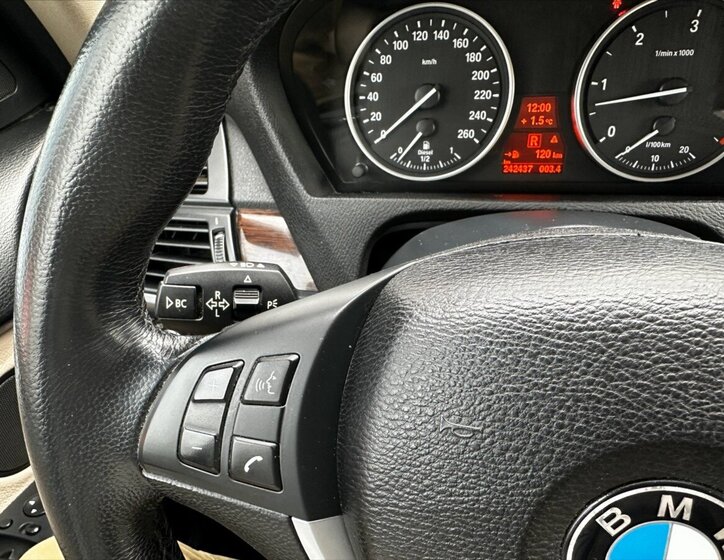 BMW X5 Kombi 3,0 l 180 kw