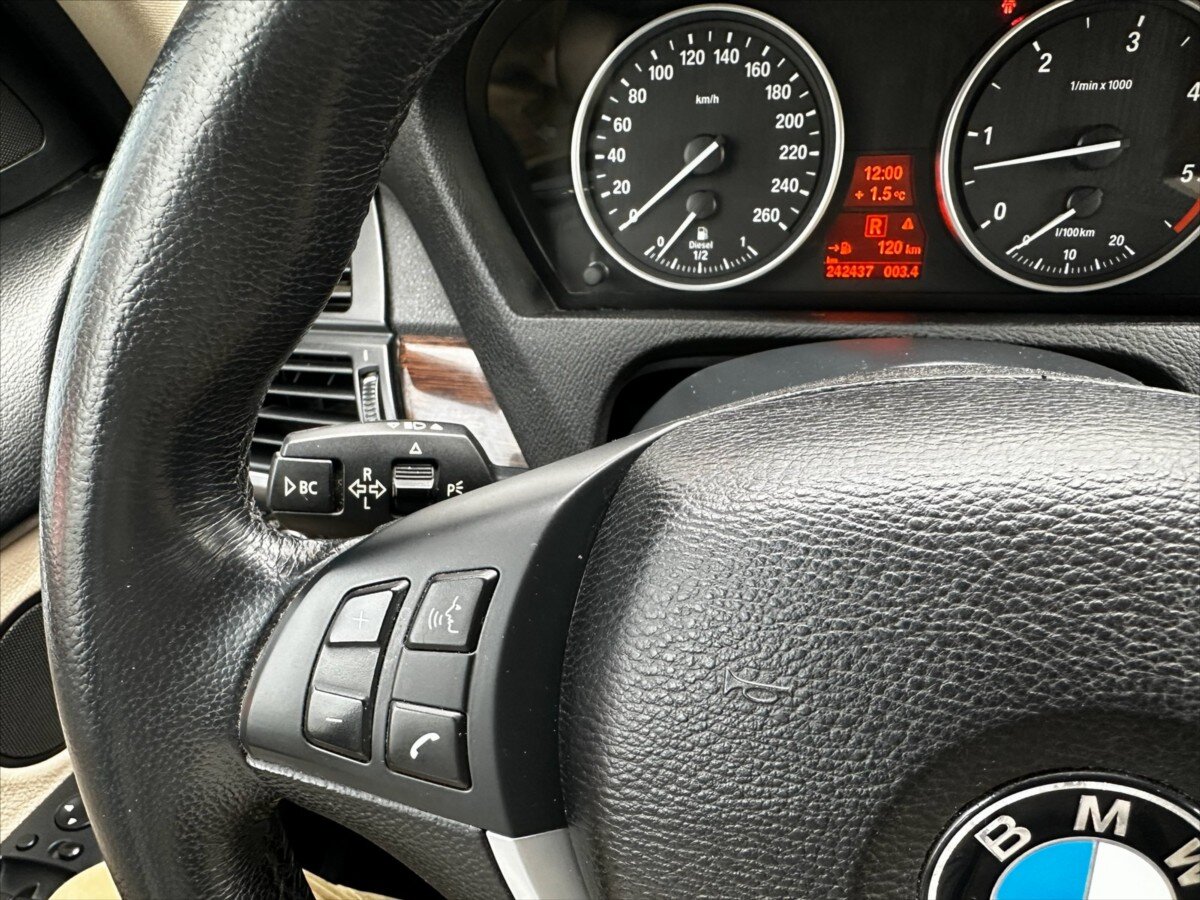 BMW X5 Kombi 3,0 l 180 kw