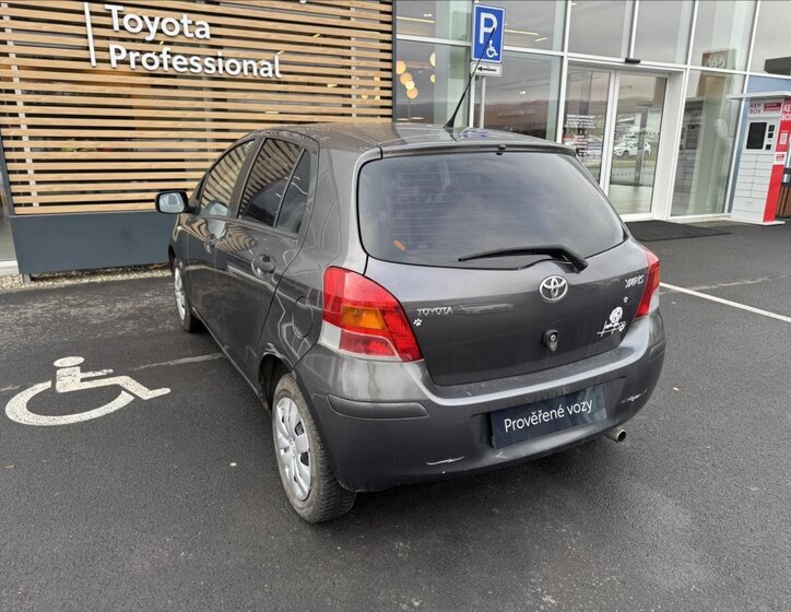 Toyota Yaris 12