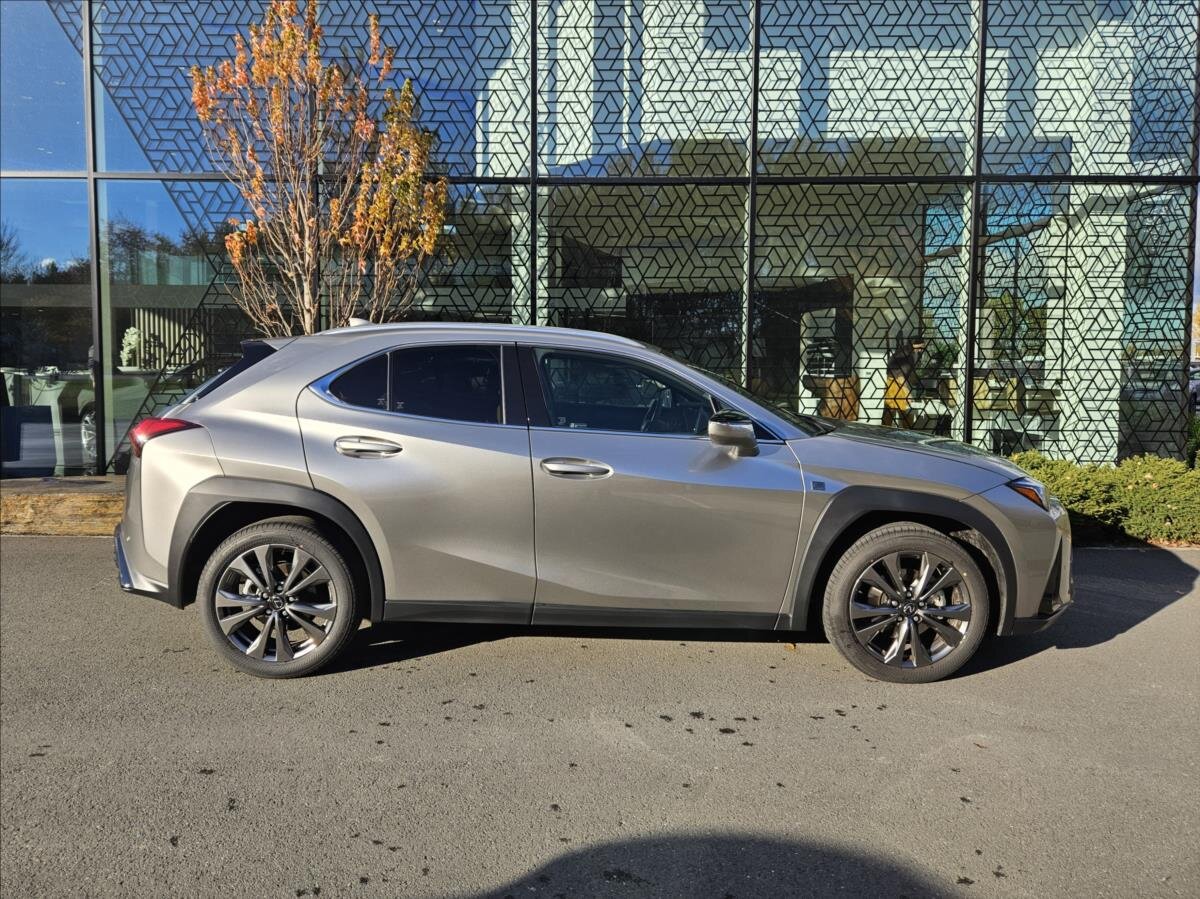 Lexus UX 300h Hatchback 2,0 l 146 kw