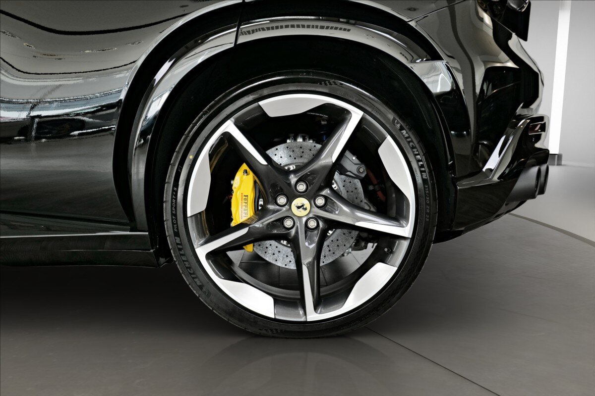 Ferrari Purosangue SUV / Terénní 6,5 l 529 kw