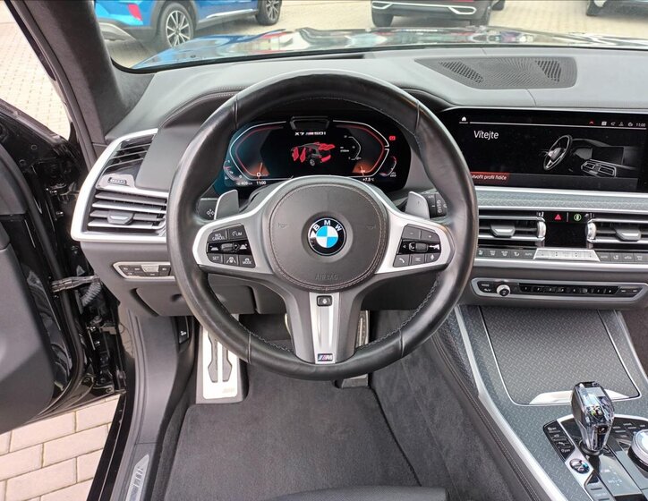 BMW X7 SUV / Terénní 4,4 l 390 kw