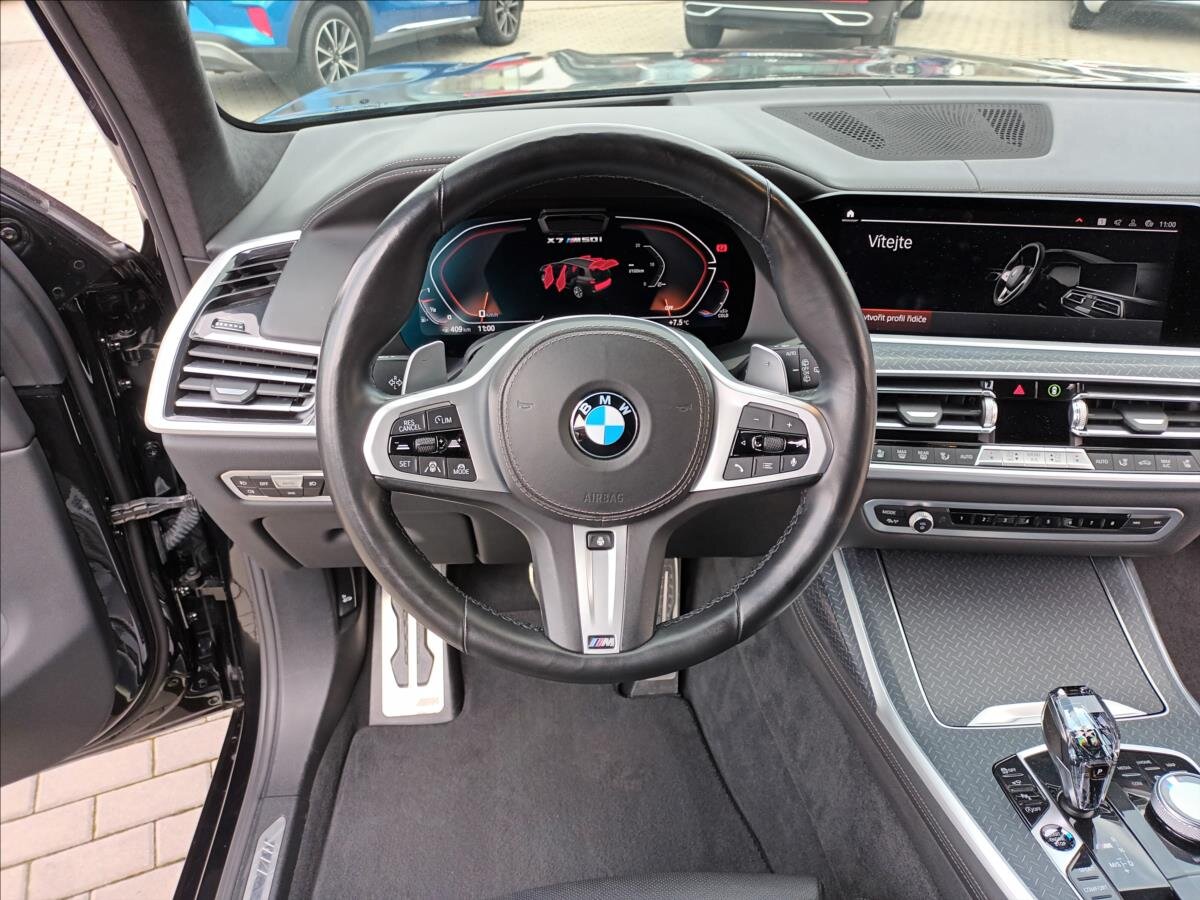 BMW X7 SUV / Terénní 4,4 l 390 kw