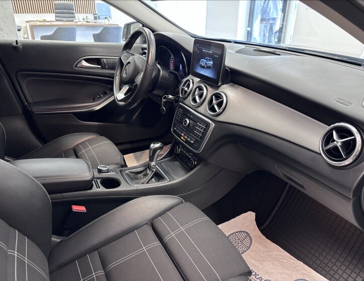 Mercedes-Benz GLA Kombi 1,6 l 90 kw