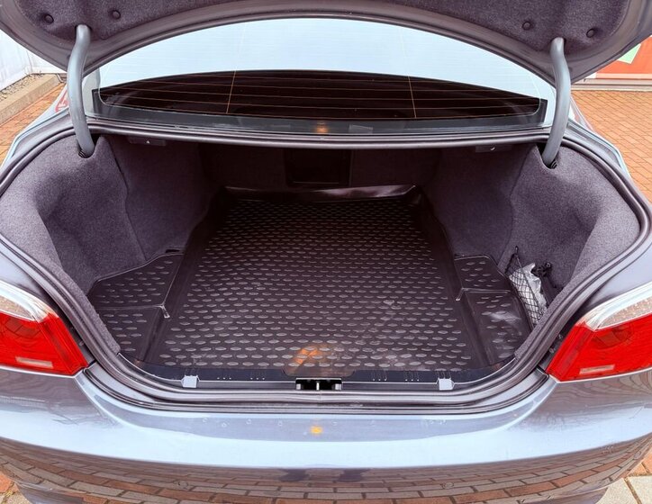 BMW Řada 5 Sedan 3,0 l 145 kw