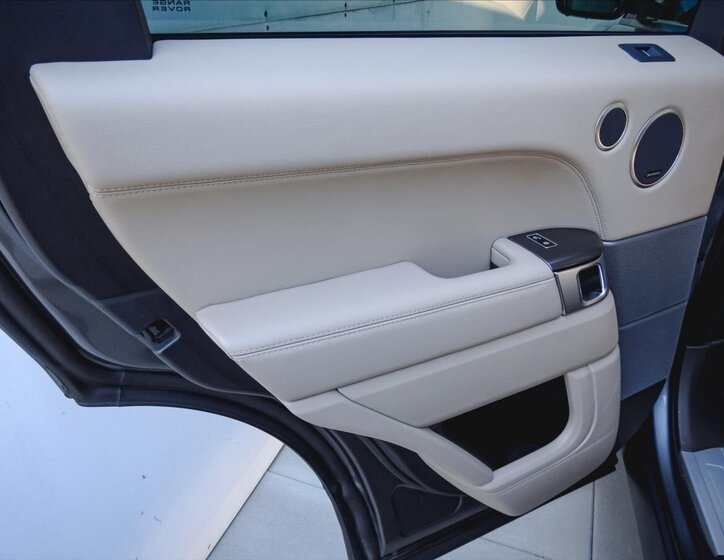 Land Rover Range Rover Sport SUV 4,4 l 250 kw