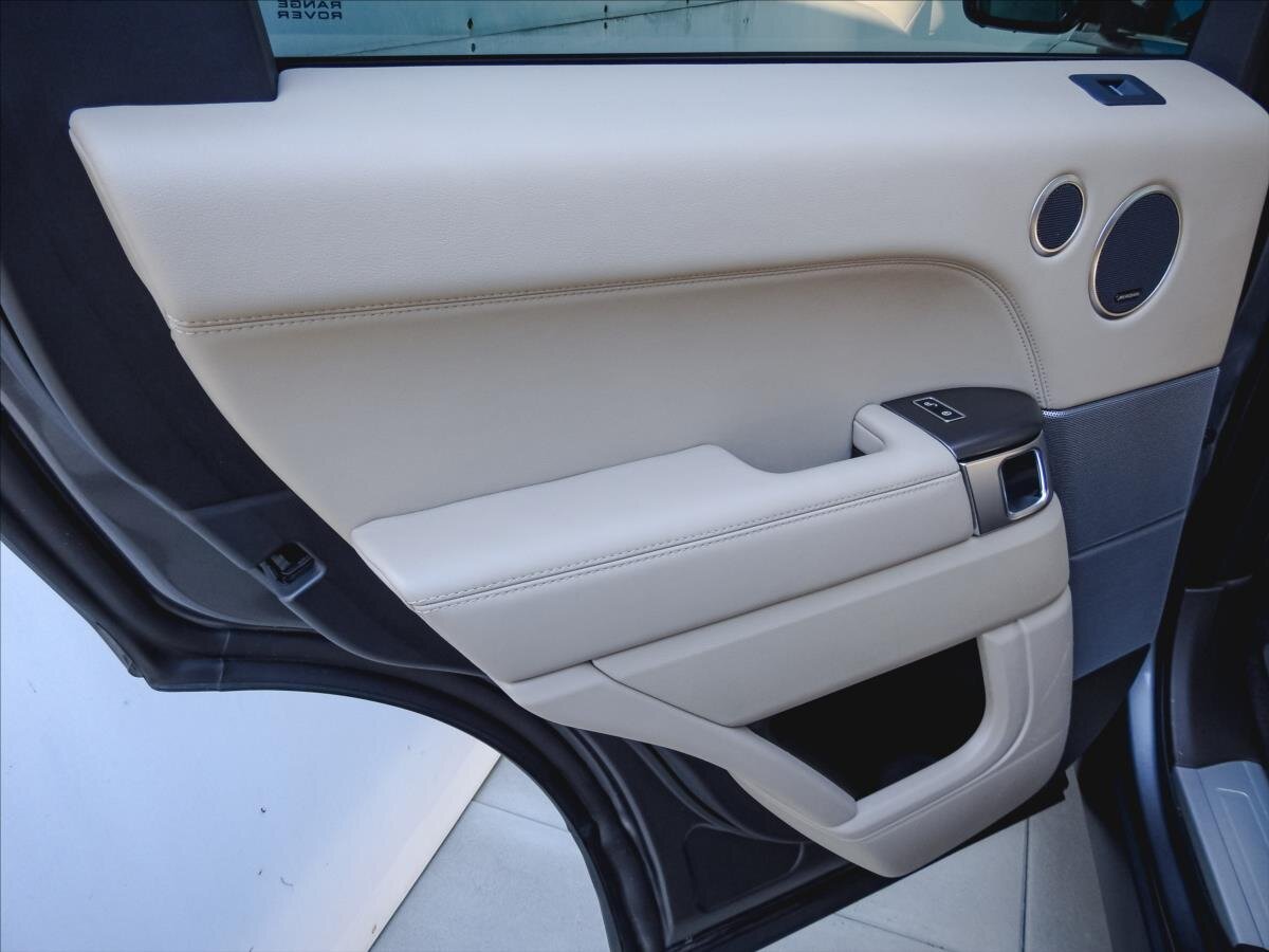 Land Rover Range Rover Sport SUV 4,4 l 250 kw