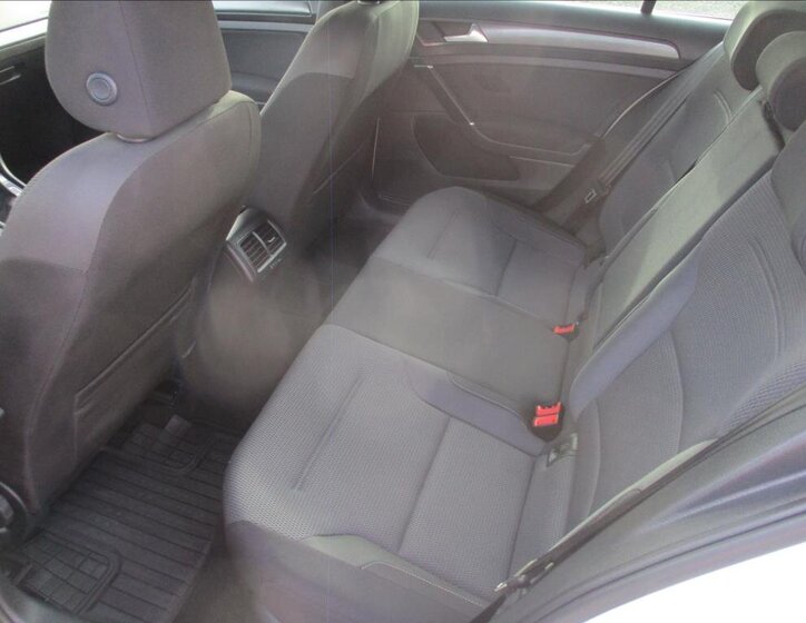 Volkswagen Golf Hatchback 999,0 63 kw