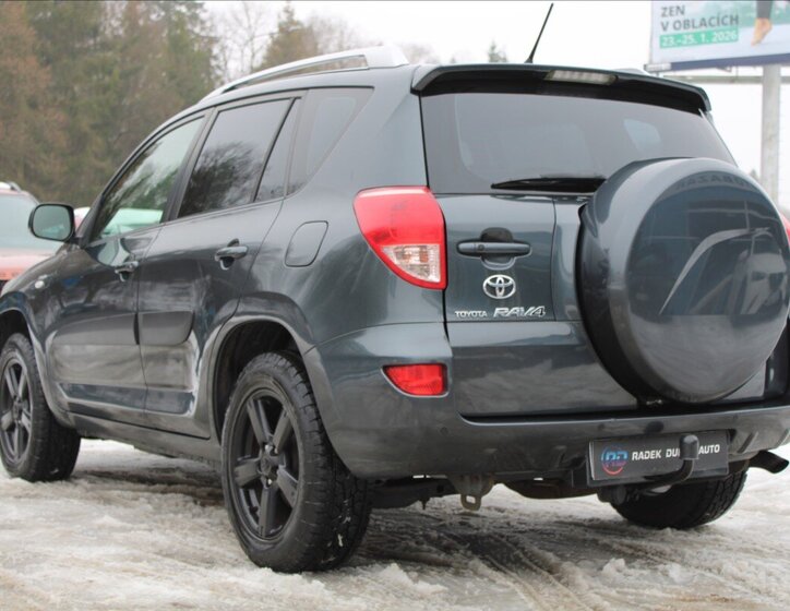 Toyota RAV4 SUV 2,2 l 100 kw