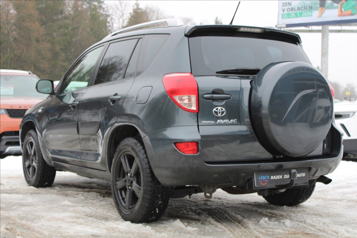 Toyota RAV4 SUV 2,2 l 100 kw