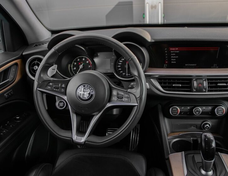 Alfa Romeo Stelvio SUV 2,0 l 206 kw