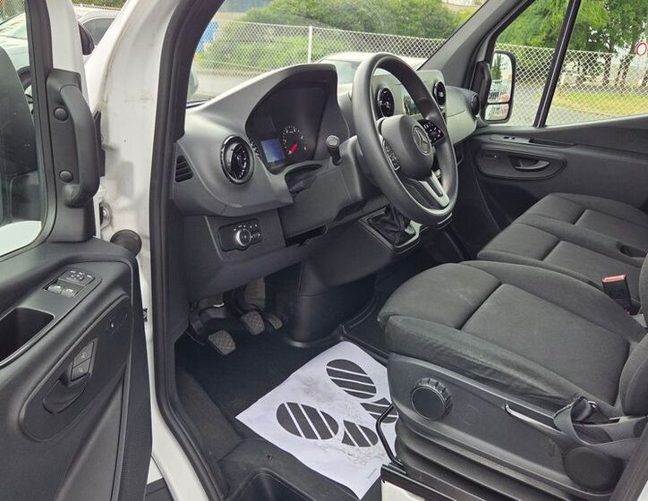 Mercedes-Benz Sprinter 9