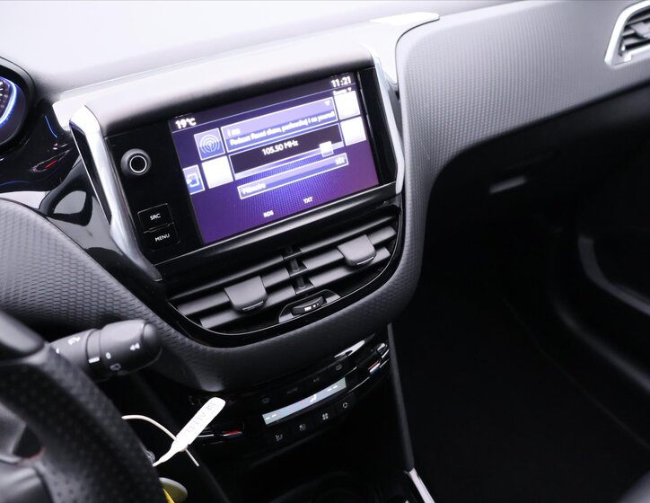 Peugeot 2008 SUV 1,2 l 81 kw