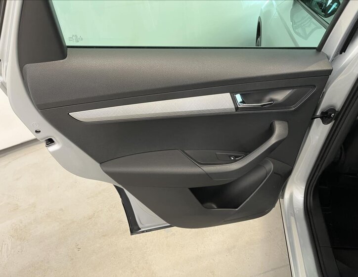 Škoda Karoq SUV 1,5 l 110 kw