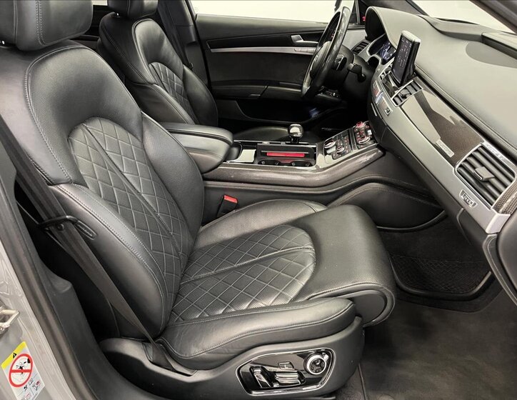 Audi S8 Sedan 4,0 l 445 kw