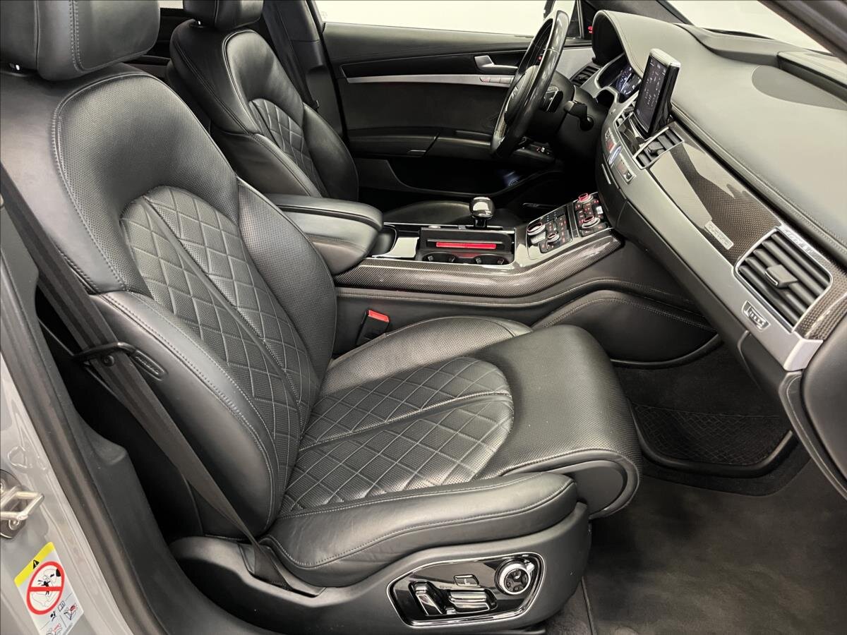 Audi S8 Sedan 4,0 l 445 kw