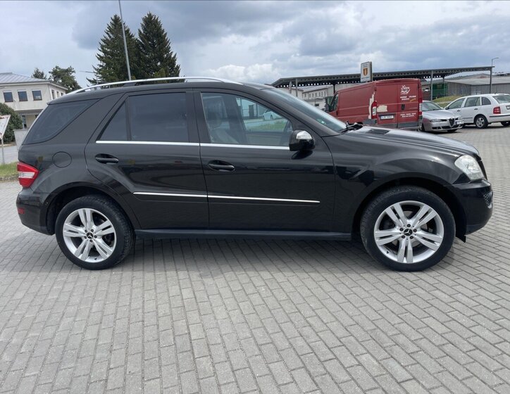 Mercedes-Benz Třídy M SUV / Terénní 3,0 l 165 kw