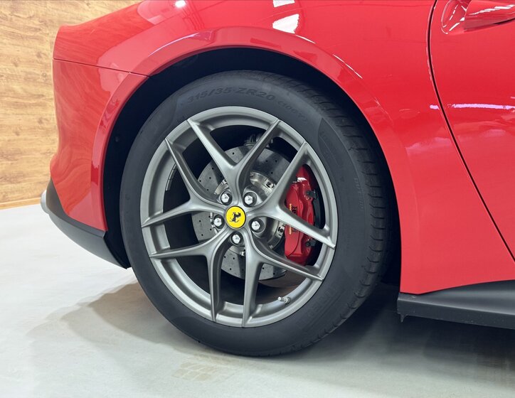 Ferrari F12 Berlinetta Kupé 6,3 l 541 kw